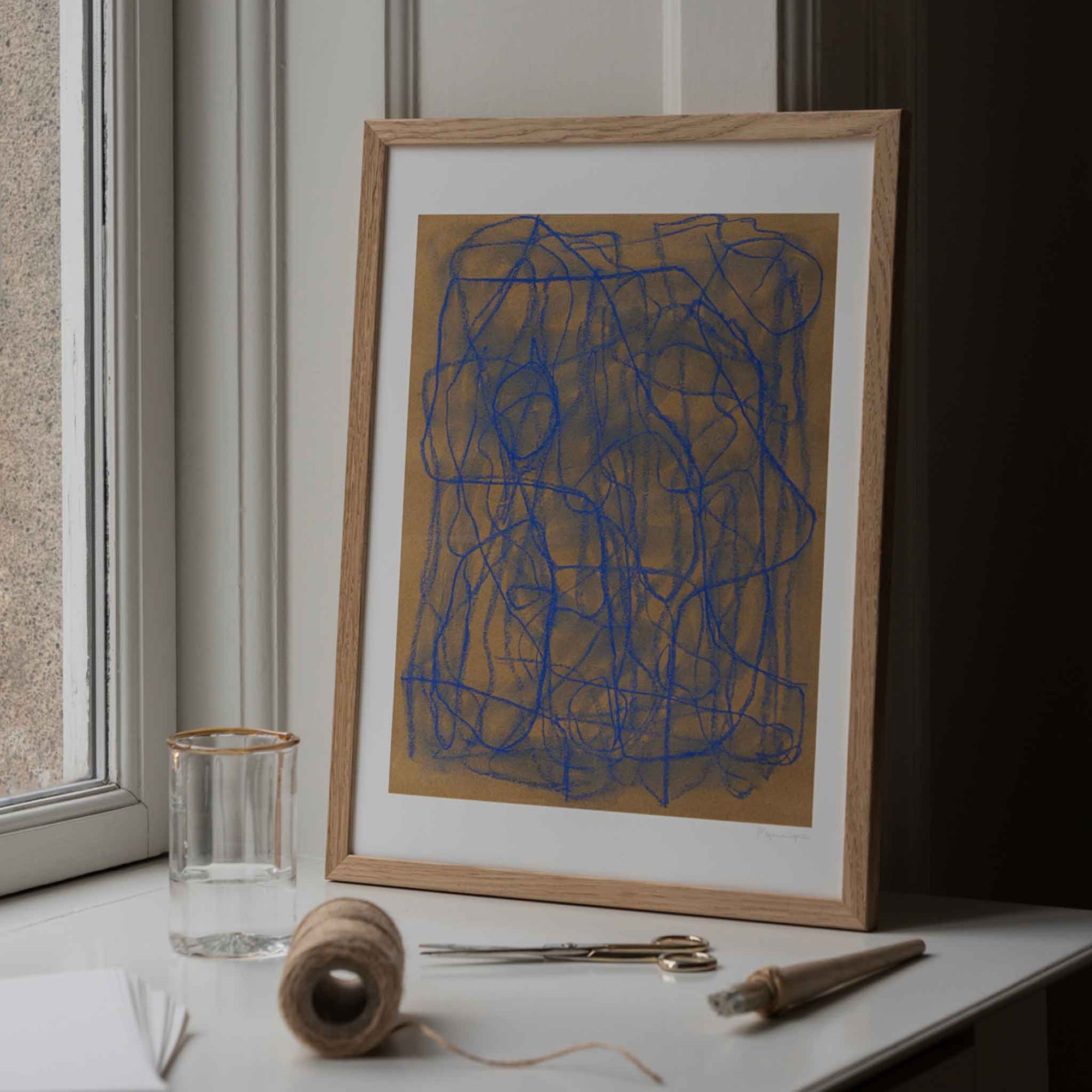 The Poster Club（ポスタークラブ）は、デンマーク・コペンハーゲンを拠点とするオンラインショップで、北欧デザインの高品質なポスターやアートプリントを専門に取り扱っています。新進気鋭の若手アーティストから世界的に活躍する作家まで、多彩なラインナップが魅力。北欧のライフスタイル、ファッション、インテリアデザインのトレンドを取り入れたミニマルで洗練された作品は、シンプルで上質な空間に自然と溶け込みます。ナチュラルインテリアや韓国風の部屋づくり、和モダンテイストにも調和し、アートを取り入れた暮らしを提案。世界中のインテリア雑誌やデザインメディアにも多数掲載されており、感度の高いユーザーからも厚い信頼を集めています。The Poster Clubは、アートプリントを通して日常に美とインスピレーションを届ける、北欧インテリア好きにおすすめのブランドです。