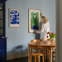 The Poster Club（ポスタークラブ）は、デンマーク・コペンハーゲンを拠点とするオンラインショップで、北欧デザインの高品質なポスターやアートプリントを専門に取り扱っています。新進気鋭の若手アーティストから世界的に活躍する作家まで、多彩なラインナップが魅力。北欧のライフスタイル、ファッション、インテリアデザインのトレンドを取り入れたミニマルで洗練された作品は、シンプルで上質な空間に自然と溶け込みます。ナチュラルインテリアや韓国風の部屋づくり、和モダンテイストにも調和し、アートを取り入れた暮らしを提案。世界中のインテリア雑誌やデザインメディアにも多数掲載されており、感度の高いユーザーからも厚い信頼を集めています。The Poster Clubは、アートプリントを通して日常に美とインスピレーションを届ける、北欧インテリア好きにおすすめのブランドです。