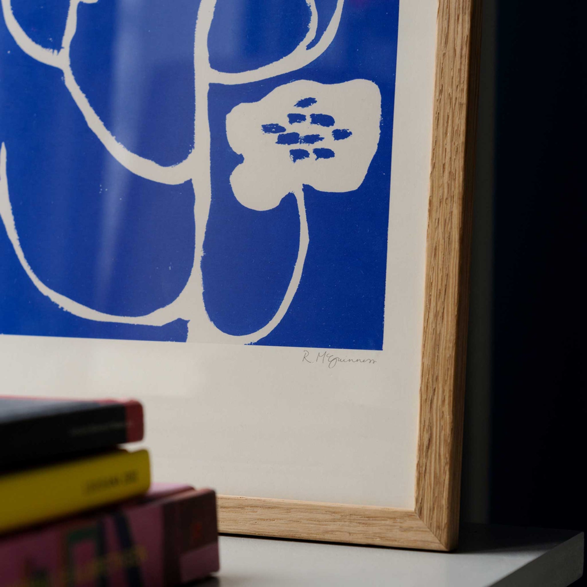 The Poster Club（ポスタークラブ）は、デンマーク・コペンハーゲンを拠点とするオンラインショップで、北欧デザインの高品質なポスターやアートプリントを専門に取り扱っています。新進気鋭の若手アーティストから世界的に活躍する作家まで、多彩なラインナップが魅力。北欧のライフスタイル、ファッション、インテリアデザインのトレンドを取り入れたミニマルで洗練された作品は、シンプルで上質な空間に自然と溶け込みます。ナチュラルインテリアや韓国風の部屋づくり、和モダンテイストにも調和し、アートを取り入れた暮らしを提案。世界中のインテリア雑誌やデザインメディアにも多数掲載されており、感度の高いユーザーからも厚い信頼を集めています。The Poster Clubは、アートプリントを通して日常に美とインスピレーションを届ける、北欧インテリア好きにおすすめのブランドです。