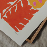 The Poster Club（ポスタークラブ）は、デンマーク・コペンハーゲンを拠点とするオンラインショップで、北欧デザインの高品質なポスターやアートプリントを専門に取り扱っています。新進気鋭の若手アーティストから世界的に活躍する作家まで、多彩なラインナップが魅力。北欧のライフスタイル、ファッション、インテリアデザインのトレンドを取り入れたミニマルで洗練された作品は、シンプルで上質な空間に自然と溶け込みます。ナチュラルインテリアや韓国風の部屋づくり、和モダンテイストにも調和し、アートを取り入れた暮らしを提案。世界中のインテリア雑誌やデザインメディアにも多数掲載されており、感度の高いユーザーからも厚い信頼を集めています。The Poster Clubは、アートプリントを通して日常に美とインスピレーションを届ける、北欧インテリア好きにおすすめのブランドです。