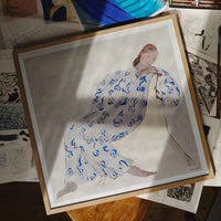 The Poster Club（ポスタークラブ）は、デンマーク・コペンハーゲンを拠点とするオンラインショップで、北欧デザインの高品質なポスターやアートプリントを専門に取り扱っています。新進気鋭の若手アーティストから世界的に活躍する作家まで、多彩なラインナップが魅力。北欧のライフスタイル、ファッション、インテリアデザインのトレンドを取り入れたミニマルで洗練された作品は、シンプルで上質な空間に自然と溶け込みます。ナチュラルインテリアや韓国風の部屋づくり、和モダンテイストにも調和し、アートを取り入れた暮らしを提案。世界中のインテリア雑誌やデザインメディアにも多数掲載されており、感度の高いユーザーからも厚い信頼を集めています。The Poster Clubは、アートプリントを通して日常に美とインスピレーションを届ける、北欧インテリア好きにおすすめのブランドです。