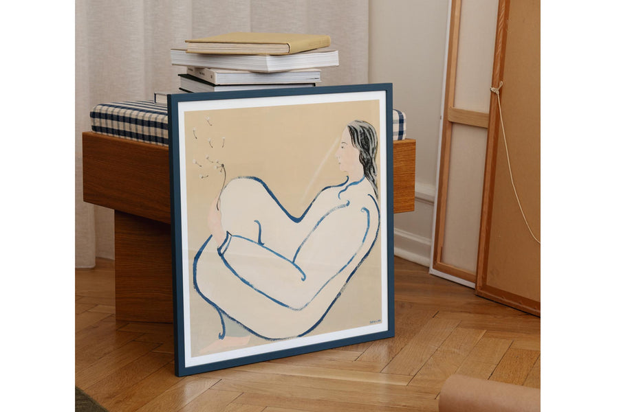 The Poster Club（ポスタークラブ）は、デンマーク・コペンハーゲンを拠点とするオンラインショップで、北欧デザインの高品質なポスターやアートプリントを専門に取り扱っています。新進気鋭の若手アーティストから世界的に活躍する作家まで、多彩なラインナップが魅力。北欧のライフスタイル、ファッション、インテリアデザインのトレンドを取り入れたミニマルで洗練された作品は、シンプルで上質な空間に自然と溶け込みます。ナチュラルインテリアや韓国風の部屋づくり、和モダンテイストにも調和し、アートを取り入れた暮らしを提案。世界中のインテリア雑誌やデザインメディアにも多数掲載されており、感度の高いユーザーからも厚い信頼を集めています。The Poster Clubは、アートプリントを通して日常に美とインスピレーションを届ける、北欧インテリア好きにおすすめのブランドです。