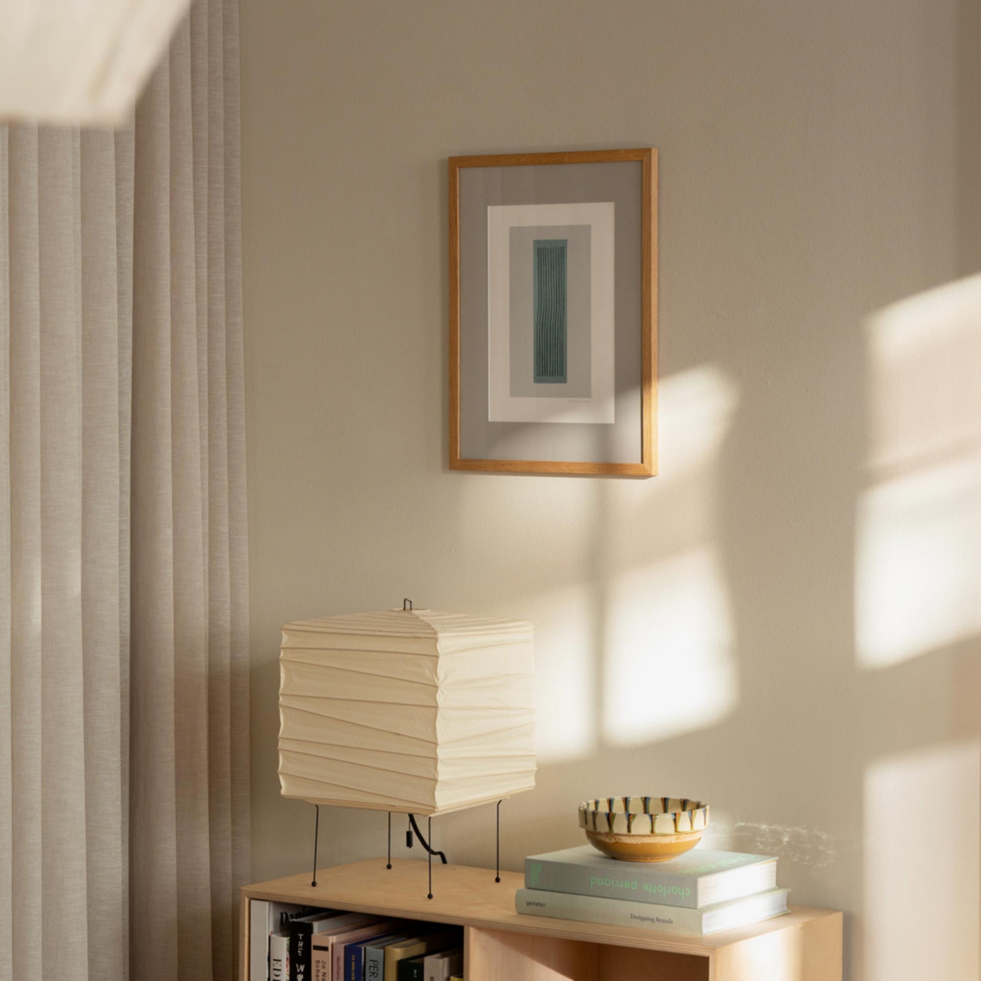 The Poster Club（ポスタークラブ）は、デンマーク・コペンハーゲンを拠点とするオンラインショップで、北欧デザインの高品質なポスターやアートプリントを専門に取り扱っています。新進気鋭の若手アーティストから世界的に活躍する作家まで、多彩なラインナップが魅力。北欧のライフスタイル、ファッション、インテリアデザインのトレンドを取り入れたミニマルで洗練された作品は、シンプルで上質な空間に自然と溶け込みます。ナチュラルインテリアや韓国風の部屋づくり、和モダンテイストにも調和し、アートを取り入れた暮らしを提案。世界中のインテリア雑誌やデザインメディアにも多数掲載されており、感度の高いユーザーからも厚い信頼を集めています。The Poster Clubは、アートプリントを通して日常に美とインスピレーションを届ける、北欧インテリア好きにおすすめのブランドです。