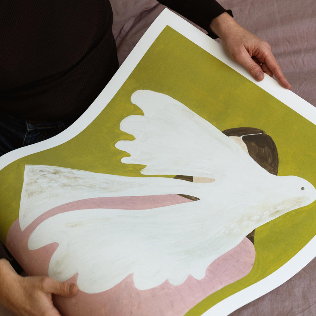 The Poster Club（ポスタークラブ）は、デンマーク・コペンハーゲンを拠点とするオンラインショップで、北欧デザインの高品質なポスターやアートプリントを専門に取り扱っています。新進気鋭の若手アーティストから世界的に活躍する作家まで、多彩なラインナップが魅力。北欧のライフスタイル、ファッション、インテリアデザインのトレンドを取り入れたミニマルで洗練された作品は、シンプルで上質な空間に自然と溶け込みます。ナチュラルインテリアや韓国風の部屋づくり、和モダンテイストにも調和し、アートを取り入れた暮らしを提案。世界中のインテリア雑誌やデザインメディアにも多数掲載されており、感度の高いユーザーからも厚い信頼を集めています。The Poster Clubは、アートプリントを通して日常に美とインスピレーションを届ける、北欧インテリア好きにおすすめのブランドです。