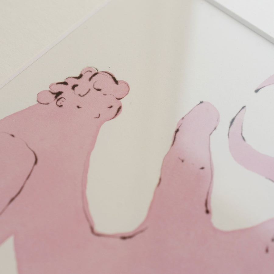 The Poster Club（ポスタークラブ）は、デンマーク・コペンハーゲンを拠点とするオンラインショップで、北欧デザインの高品質なポスターやアートプリントを専門に取り扱っています。新進気鋭の若手アーティストから世界的に活躍する作家まで、多彩なラインナップが魅力。北欧のライフスタイル、ファッション、インテリアデザインのトレンドを取り入れたミニマルで洗練された作品は、シンプルで上質な空間に自然と溶け込みます。ナチュラルインテリアや韓国風の部屋づくり、和モダンテイストにも調和し、アートを取り入れた暮らしを提案。世界中のインテリア雑誌やデザインメディアにも多数掲載されており、感度の高いユーザーからも厚い信頼を集めています。The Poster Clubは、アートプリントを通して日常に美とインスピレーションを届ける、北欧インテリア好きにおすすめのブランドです。