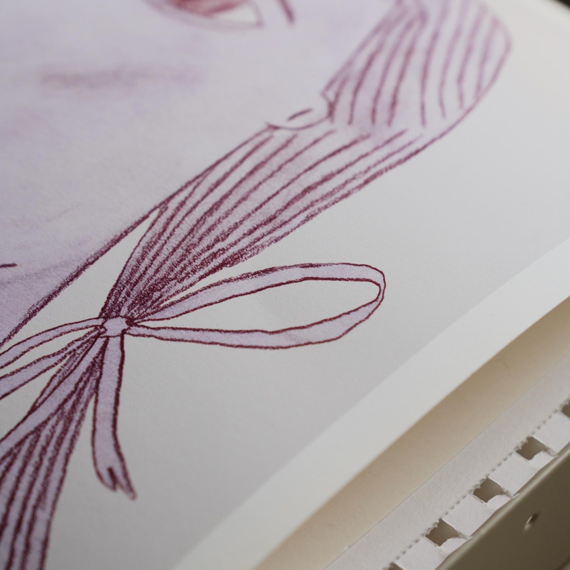 The Poster Club（ポスタークラブ）は、デンマーク・コペンハーゲンを拠点とするオンラインショップで、北欧デザインの高品質なポスターやアートプリントを専門に取り扱っています。新進気鋭の若手アーティストから世界的に活躍する作家まで、多彩なラインナップが魅力。北欧のライフスタイル、ファッション、インテリアデザインのトレンドを取り入れたミニマルで洗練された作品は、シンプルで上質な空間に自然と溶け込みます。ナチュラルインテリアや韓国風の部屋づくり、和モダンテイストにも調和し、アートを取り入れた暮らしを提案。世界中のインテリア雑誌やデザインメディアにも多数掲載されており、感度の高いユーザーからも厚い信頼を集めています。The Poster Clubは、アートプリントを通して日常に美とインスピレーションを届ける、北欧インテリア好きにおすすめのブランドです。