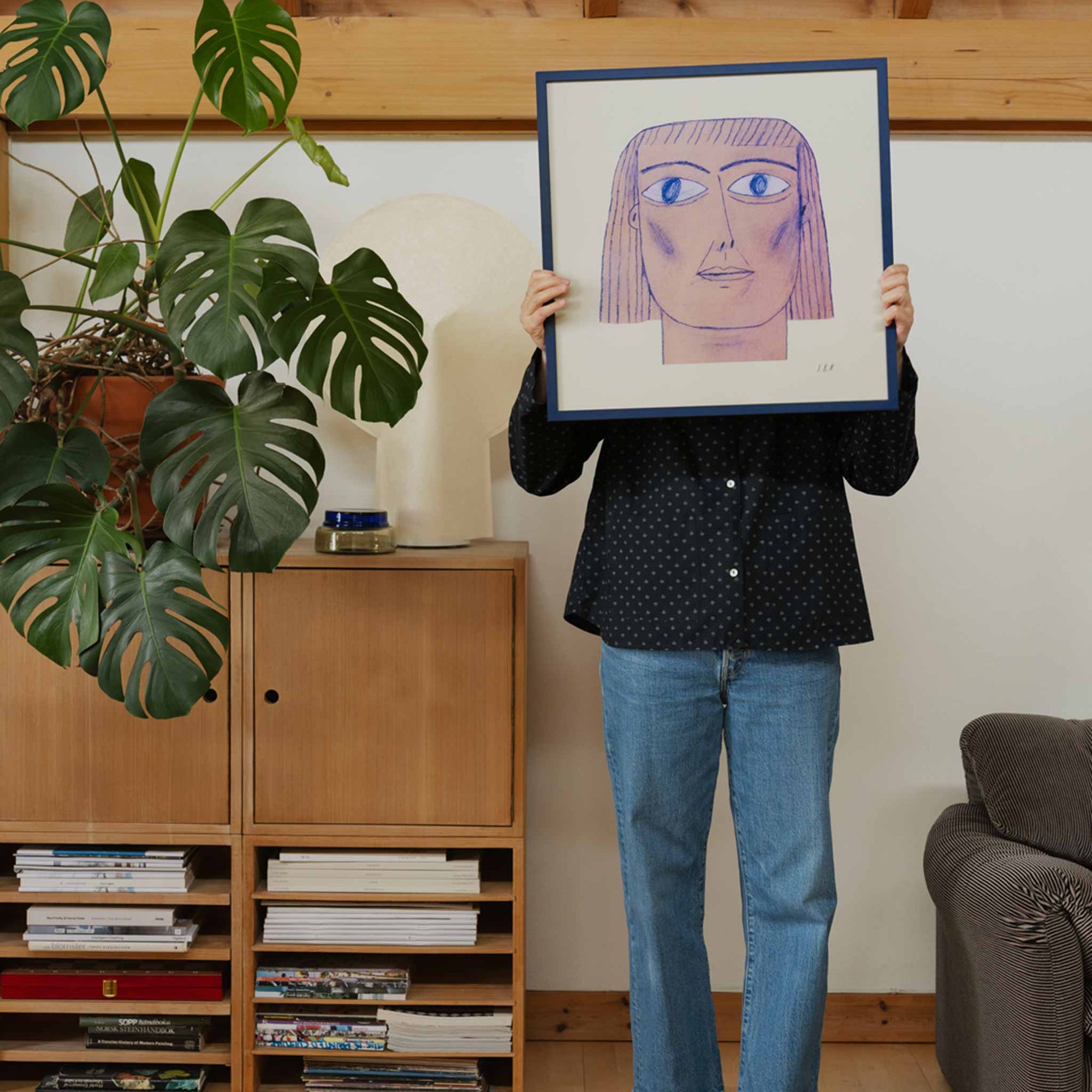 The Poster Club（ポスタークラブ）は、デンマーク・コペンハーゲンを拠点とするオンラインショップで、北欧デザインの高品質なポスターやアートプリントを専門に取り扱っています。新進気鋭の若手アーティストから世界的に活躍する作家まで、多彩なラインナップが魅力。北欧のライフスタイル、ファッション、インテリアデザインのトレンドを取り入れたミニマルで洗練された作品は、シンプルで上質な空間に自然と溶け込みます。ナチュラルインテリアや韓国風の部屋づくり、和モダンテイストにも調和し、アートを取り入れた暮らしを提案。世界中のインテリア雑誌やデザインメディアにも多数掲載されており、感度の高いユーザーからも厚い信頼を集めています。The Poster Clubは、アートプリントを通して日常に美とインスピレーションを届ける、北欧インテリア好きにおすすめのブランドです。