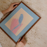 The Poster Club（ポスタークラブ）は、デンマーク・コペンハーゲンを拠点とするオンラインショップで、北欧デザインの高品質なポスターやアートプリントを専門に取り扱っています。新進気鋭の若手アーティストから世界的に活躍する作家まで、多彩なラインナップが魅力。北欧のライフスタイル、ファッション、インテリアデザインのトレンドを取り入れたミニマルで洗練された作品は、シンプルで上質な空間に自然と溶け込みます。ナチュラルインテリアや韓国風の部屋づくり、和モダンテイストにも調和し、アートを取り入れた暮らしを提案。世界中のインテリア雑誌やデザインメディアにも多数掲載されており、感度の高いユーザーからも厚い信頼を集めています。The Poster Clubは、アートプリントを通して日常に美とインスピレーションを届ける、北欧インテリア好きにおすすめのブランドです。