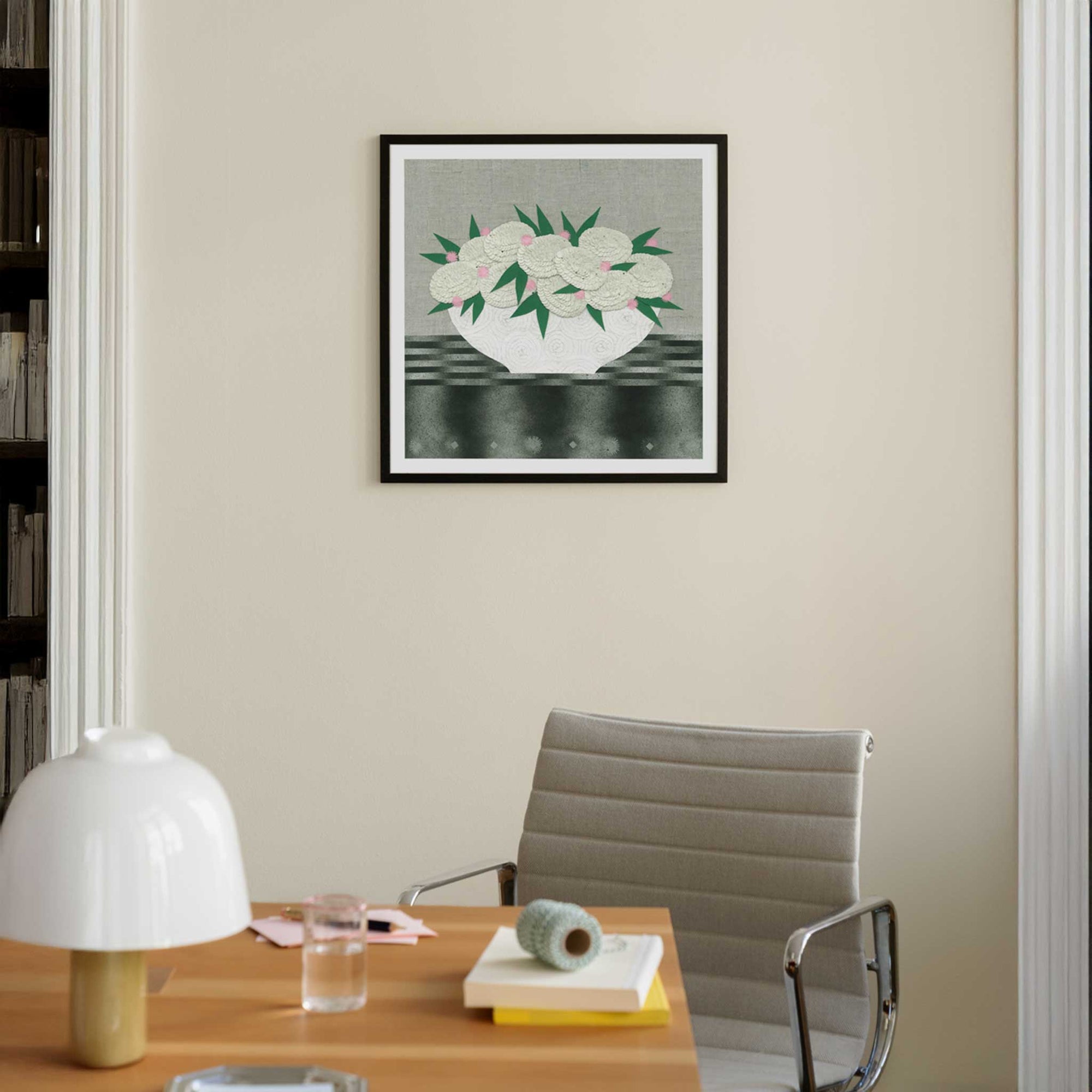 The Poster Club（ポスタークラブ）は、デンマーク・コペンハーゲンを拠点とするオンラインショップで、北欧デザインの高品質なポスターやアートプリントを専門に取り扱っています。新進気鋭の若手アーティストから世界的に活躍する作家まで、多彩なラインナップが魅力。北欧のライフスタイル、ファッション、インテリアデザインのトレンドを取り入れたミニマルで洗練された作品は、シンプルで上質な空間に自然と溶け込みます。ナチュラルインテリアや韓国風の部屋づくり、和モダンテイストにも調和し、アートを取り入れた暮らしを提案。世界中のインテリア雑誌やデザインメディアにも多数掲載されており、感度の高いユーザーからも厚い信頼を集めています。The Poster Clubは、アートプリントを通して日常に美とインスピレーションを届ける、北欧インテリア好きにおすすめのブランドです。