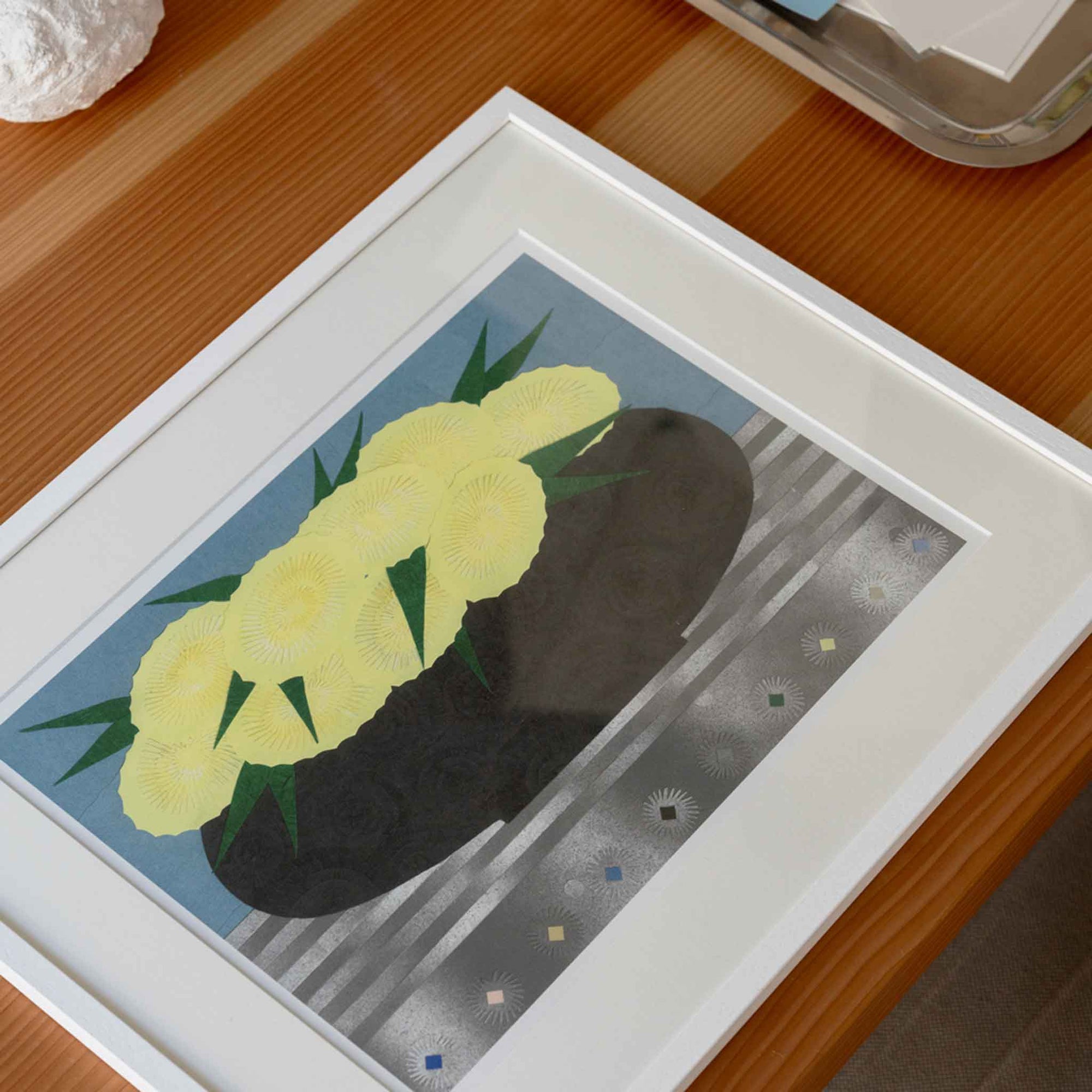 The Poster Club（ポスタークラブ）は、デンマーク・コペンハーゲンを拠点とするオンラインショップで、北欧デザインの高品質なポスターやアートプリントを専門に取り扱っています。新進気鋭の若手アーティストから世界的に活躍する作家まで、多彩なラインナップが魅力。北欧のライフスタイル、ファッション、インテリアデザインのトレンドを取り入れたミニマルで洗練された作品は、シンプルで上質な空間に自然と溶け込みます。ナチュラルインテリアや韓国風の部屋づくり、和モダンテイストにも調和し、アートを取り入れた暮らしを提案。世界中のインテリア雑誌やデザインメディアにも多数掲載されており、感度の高いユーザーからも厚い信頼を集めています。The Poster Clubは、アートプリントを通して日常に美とインスピレーションを届ける、北欧インテリア好きにおすすめのブランドです。