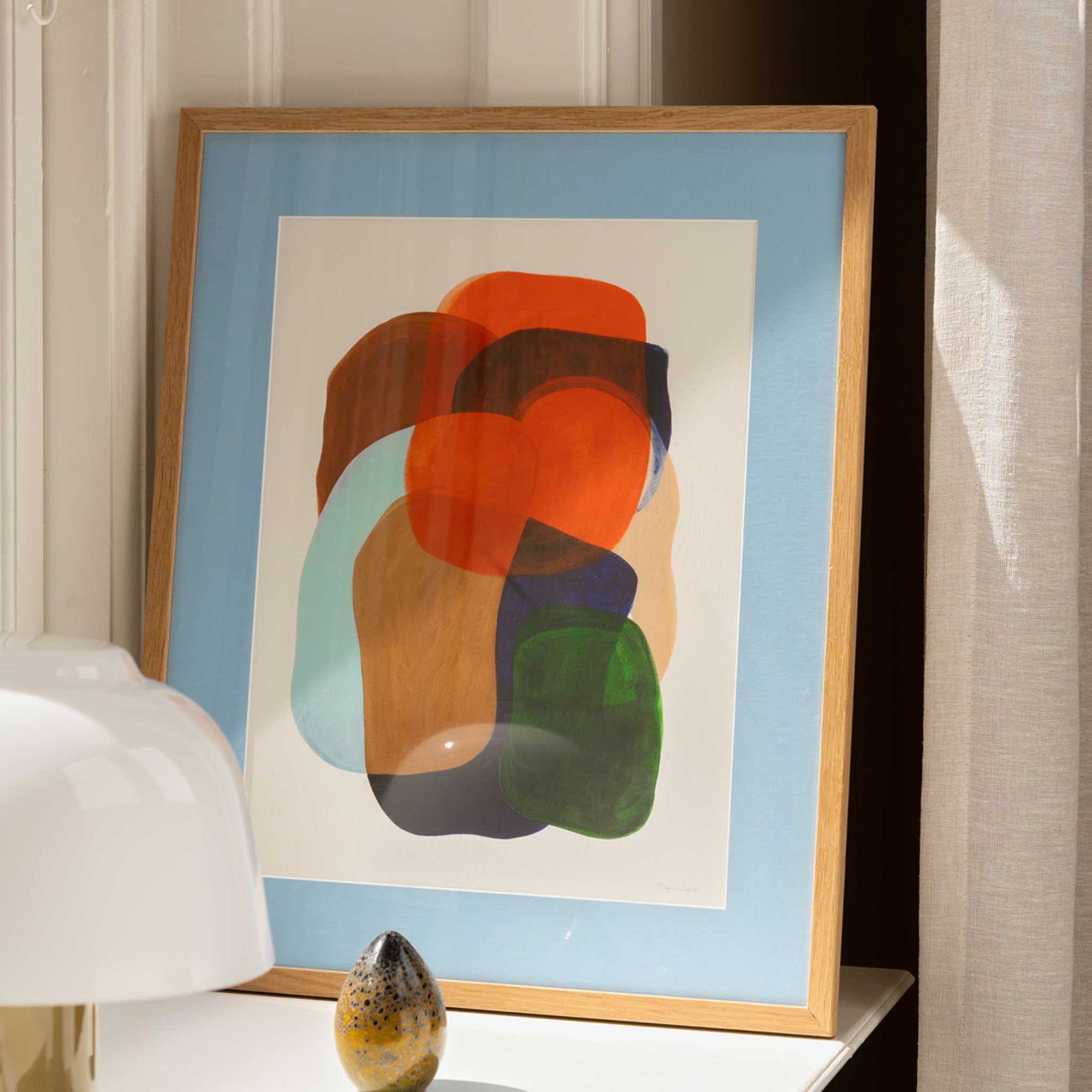 The Poster Club（ポスタークラブ）は、デンマーク・コペンハーゲンを拠点とするオンラインショップで、北欧デザインの高品質なポスターやアートプリントを専門に取り扱っています。新進気鋭の若手アーティストから世界的に活躍する作家まで、多彩なラインナップが魅力。北欧のライフスタイル、ファッション、インテリアデザインのトレンドを取り入れたミニマルで洗練された作品は、シンプルで上質な空間に自然と溶け込みます。ナチュラルインテリアや韓国風の部屋づくり、和モダンテイストにも調和し、アートを取り入れた暮らしを提案。世界中のインテリア雑誌やデザインメディアにも多数掲載されており、感度の高いユーザーからも厚い信頼を集めています。The Poster Clubは、アートプリントを通して日常に美とインスピレーションを届ける、北欧インテリア好きにおすすめのブランドです。