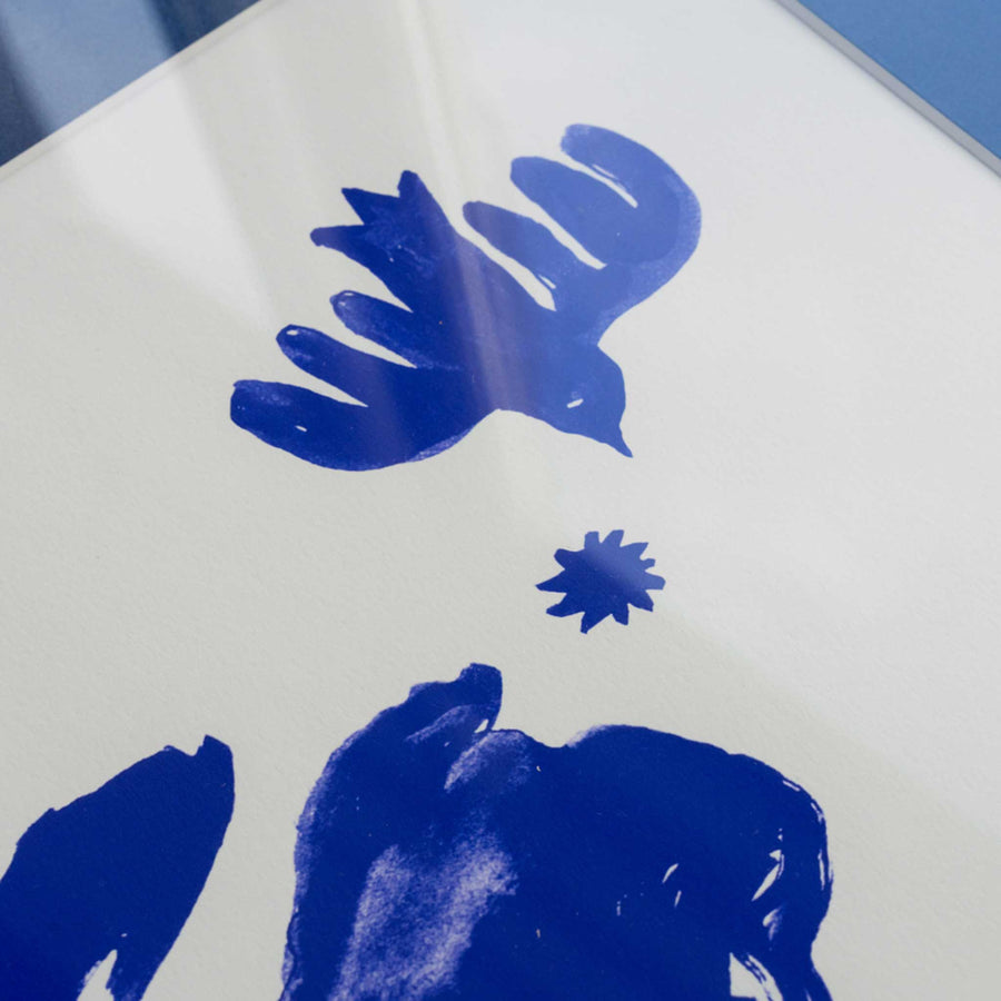 The Poster Club（ポスタークラブ）は、デンマーク・コペンハーゲンを拠点とするオンラインショップで、北欧デザインの高品質なポスターやアートプリントを専門に取り扱っています。新進気鋭の若手アーティストから世界的に活躍する作家まで、多彩なラインナップが魅力。北欧のライフスタイル、ファッション、インテリアデザインのトレンドを取り入れたミニマルで洗練された作品は、シンプルで上質な空間に自然と溶け込みます。ナチュラルインテリアや韓国風の部屋づくり、和モダンテイストにも調和し、アートを取り入れた暮らしを提案。世界中のインテリア雑誌やデザインメディアにも多数掲載されており、感度の高いユーザーからも厚い信頼を集めています。The Poster Clubは、アートプリントを通して日常に美とインスピレーションを届ける、北欧インテリア好きにおすすめのブランドです。