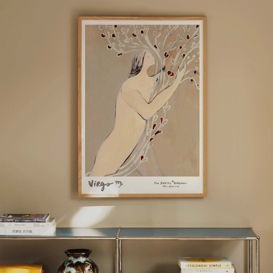 The Poster Club（ポスタークラブ）は、デンマーク・コペンハーゲンを拠点とするオンラインショップで、北欧デザインの高品質なポスターやアートプリントを専門に取り扱っています。新進気鋭の若手アーティストから世界的に活躍する作家まで、多彩なラインナップが魅力。北欧のライフスタイル、ファッション、インテリアデザインのトレンドを取り入れたミニマルで洗練された作品は、シンプルで上質な空間に自然と溶け込みます。ナチュラルインテリアや韓国風の部屋づくり、和モダンテイストにも調和し、アートを取り入れた暮らしを提案。世界中のインテリア雑誌やデザインメディアにも多数掲載されており、感度の高いユーザーからも厚い信頼を集めています。The Poster Clubは、アートプリントを通して日常に美とインスピレーションを届ける、北欧インテリア好きにおすすめのブランドです。