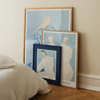 The Poster Club（ポスタークラブ）は、デンマーク・コペンハーゲンを拠点とするオンラインショップで、北欧デザインの高品質なポスターやアートプリントを専門に取り扱っています。新進気鋭の若手アーティストから世界的に活躍する作家まで、多彩なラインナップが魅力。北欧のライフスタイル、ファッション、インテリアデザインのトレンドを取り入れたミニマルで洗練された作品は、シンプルで上質な空間に自然と溶け込みます。ナチュラルインテリアや韓国風の部屋づくり、和モダンテイストにも調和し、アートを取り入れた暮らしを提案。世界中のインテリア雑誌やデザインメディアにも多数掲載されており、感度の高いユーザーからも厚い信頼を集めています。The Poster Clubは、アートプリントを通して日常に美とインスピレーションを届ける、北欧インテリア好きにおすすめのブランドです。