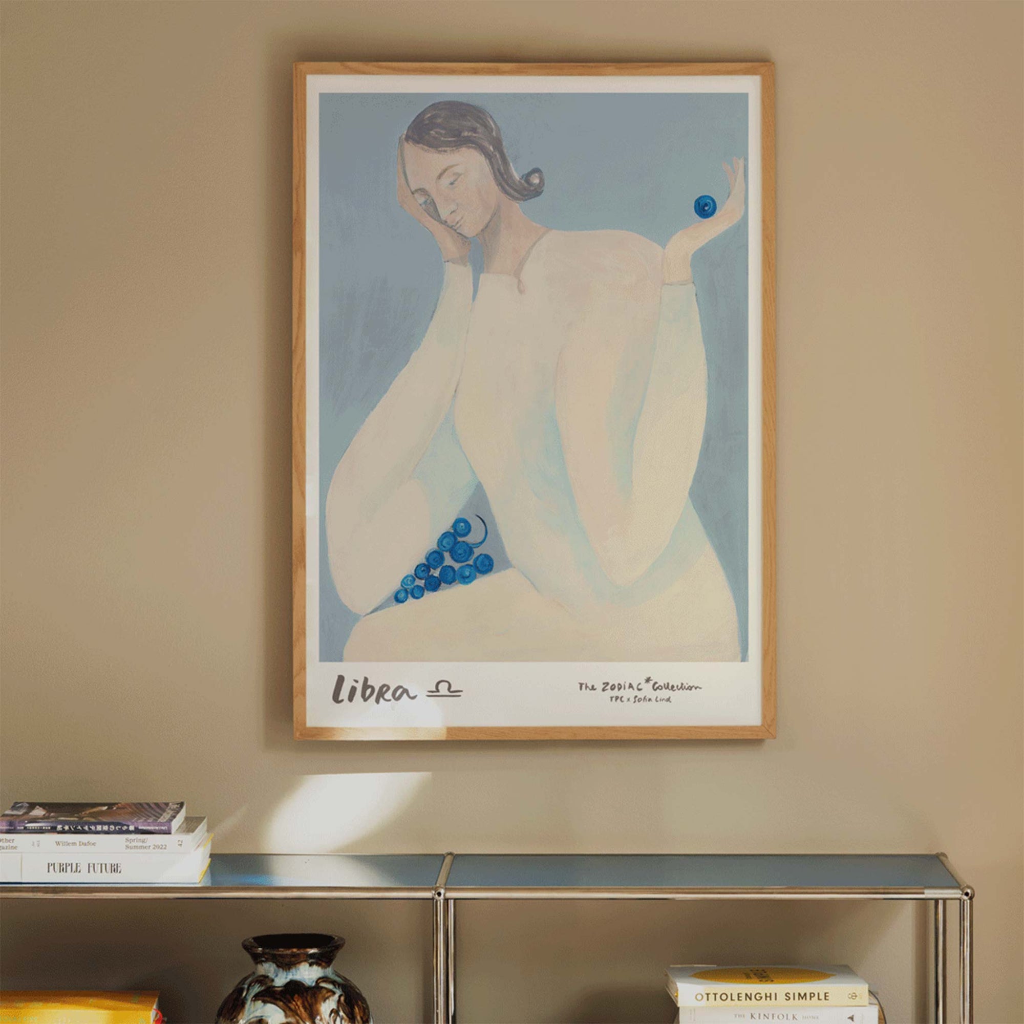 The Poster Club（ポスタークラブ）は、デンマーク・コペンハーゲンを拠点とするオンラインショップで、北欧デザインの高品質なポスターやアートプリントを専門に取り扱っています。新進気鋭の若手アーティストから世界的に活躍する作家まで、多彩なラインナップが魅力。北欧のライフスタイル、ファッション、インテリアデザインのトレンドを取り入れたミニマルで洗練された作品は、シンプルで上質な空間に自然と溶け込みます。ナチュラルインテリアや韓国風の部屋づくり、和モダンテイストにも調和し、アートを取り入れた暮らしを提案。世界中のインテリア雑誌やデザインメディアにも多数掲載されており、感度の高いユーザーからも厚い信頼を集めています。The Poster Clubは、アートプリントを通して日常に美とインスピレーションを届ける、北欧インテリア好きにおすすめのブランドです。