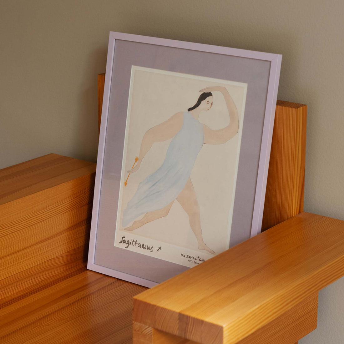 The Poster Club（ポスタークラブ）は、デンマーク・コペンハーゲンを拠点とするオンラインショップで、北欧デザインの高品質なポスターやアートプリントを専門に取り扱っています。新進気鋭の若手アーティストから世界的に活躍する作家まで、多彩なラインナップが魅力。北欧のライフスタイル、ファッション、インテリアデザインのトレンドを取り入れたミニマルで洗練された作品は、シンプルで上質な空間に自然と溶け込みます。ナチュラルインテリアや韓国風の部屋づくり、和モダンテイストにも調和し、アートを取り入れた暮らしを提案。世界中のインテリア雑誌やデザインメディアにも多数掲載されており、感度の高いユーザーからも厚い信頼を集めています。The Poster Clubは、アートプリントを通して日常に美とインスピレーションを届ける、北欧インテリア好きにおすすめのブランドです。