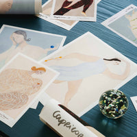 The Poster Club（ポスタークラブ）は、デンマーク・コペンハーゲンを拠点とするオンラインショップで、北欧デザインの高品質なポスターやアートプリントを専門に取り扱っています。新進気鋭の若手アーティストから世界的に活躍する作家まで、多彩なラインナップが魅力。北欧のライフスタイル、ファッション、インテリアデザインのトレンドを取り入れたミニマルで洗練された作品は、シンプルで上質な空間に自然と溶け込みます。ナチュラルインテリアや韓国風の部屋づくり、和モダンテイストにも調和し、アートを取り入れた暮らしを提案。世界中のインテリア雑誌やデザインメディアにも多数掲載されており、感度の高いユーザーからも厚い信頼を集めています。The Poster Clubは、アートプリントを通して日常に美とインスピレーションを届ける、北欧インテリア好きにおすすめのブランドです。