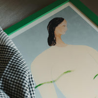 The Poster Club（ポスタークラブ）は、デンマーク・コペンハーゲンを拠点とするオンラインショップで、北欧デザインの高品質なポスターやアートプリントを専門に取り扱っています。新進気鋭の若手アーティストから世界的に活躍する作家まで、多彩なラインナップが魅力。北欧のライフスタイル、ファッション、インテリアデザインのトレンドを取り入れたミニマルで洗練された作品は、シンプルで上質な空間に自然と溶け込みます。ナチュラルインテリアや韓国風の部屋づくり、和モダンテイストにも調和し、アートを取り入れた暮らしを提案。世界中のインテリア雑誌やデザインメディアにも多数掲載されており、感度の高いユーザーからも厚い信頼を集めています。The Poster Clubは、アートプリントを通して日常に美とインスピレーションを届ける、北欧インテリア好きにおすすめのブランドです。