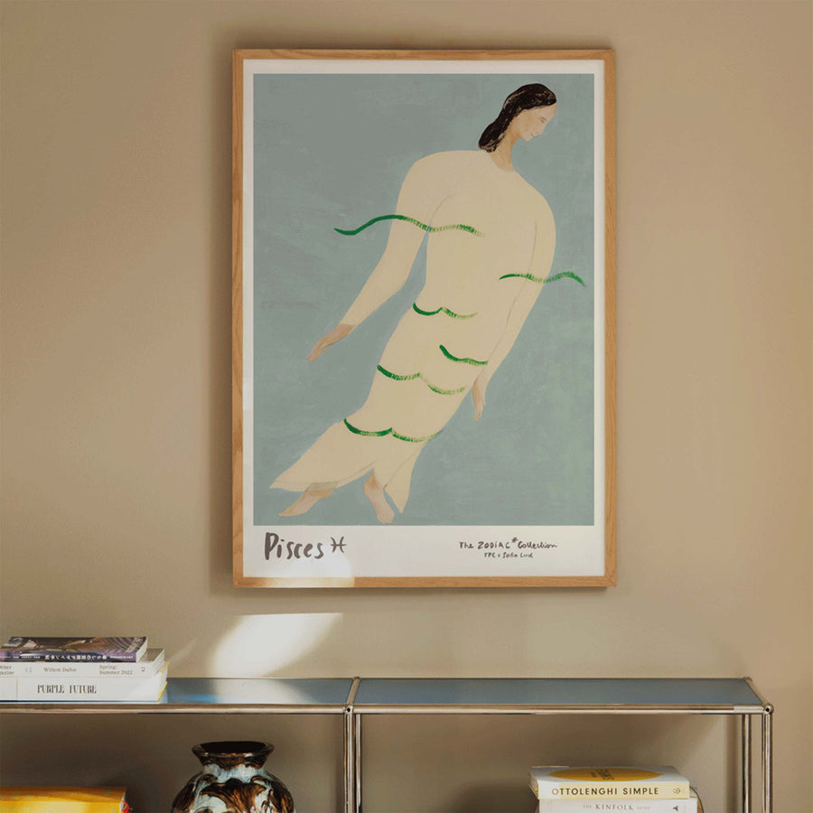 The Poster Club（ポスタークラブ）は、デンマーク・コペンハーゲンを拠点とするオンラインショップで、北欧デザインの高品質なポスターやアートプリントを専門に取り扱っています。新進気鋭の若手アーティストから世界的に活躍する作家まで、多彩なラインナップが魅力。北欧のライフスタイル、ファッション、インテリアデザインのトレンドを取り入れたミニマルで洗練された作品は、シンプルで上質な空間に自然と溶け込みます。ナチュラルインテリアや韓国風の部屋づくり、和モダンテイストにも調和し、アートを取り入れた暮らしを提案。世界中のインテリア雑誌やデザインメディアにも多数掲載されており、感度の高いユーザーからも厚い信頼を集めています。The Poster Clubは、アートプリントを通して日常に美とインスピレーションを届ける、北欧インテリア好きにおすすめのブランドです。