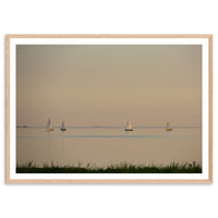 The Poster Club（ポスタークラブ）は、デンマーク・コペンハーゲンを拠点とするオンラインショップで、北欧デザインの高品質なポスターやアートプリントを専門に取り扱っています。新進気鋭の若手アーティストから世界的に活躍する作家まで、多彩なラインナップが魅力。北欧のライフスタイル、ファッション、インテリアデザインのトレンドを取り入れたミニマルで洗練された作品は、シンプルで上質な空間に自然と溶け込みます。ナチュラルインテリアや韓国風の部屋づくり、和モダンテイストにも調和し、アートを取り入れた暮らしを提案。世界中のインテリア雑誌やデザインメディアにも多数掲載されており、感度の高いユーザーからも厚い信頼を集めています。The Poster Clubは、アートプリントを通して日常に美とインスピレーションを届ける、北欧インテリア好きにおすすめのブランドです。