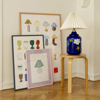 The Poster Club（ポスタークラブ）は、デンマーク・コペンハーゲンを拠点とするオンラインショップで、北欧デザインの高品質なポスターやアートプリントを専門に取り扱っています。新進気鋭の若手アーティストから世界的に活躍する作家まで、多彩なラインナップが魅力。北欧のライフスタイル、ファッション、インテリアデザインのトレンドを取り入れたミニマルで洗練された作品は、シンプルで上質な空間に自然と溶け込みます。ナチュラルインテリアや韓国風の部屋づくり、和モダンテイストにも調和し、アートを取り入れた暮らしを提案。世界中のインテリア雑誌やデザインメディアにも多数掲載されており、感度の高いユーザーからも厚い信頼を集めています。The Poster Clubは、アートプリントを通して日常に美とインスピレーションを届ける、北欧インテリア好きにおすすめのブランドです。