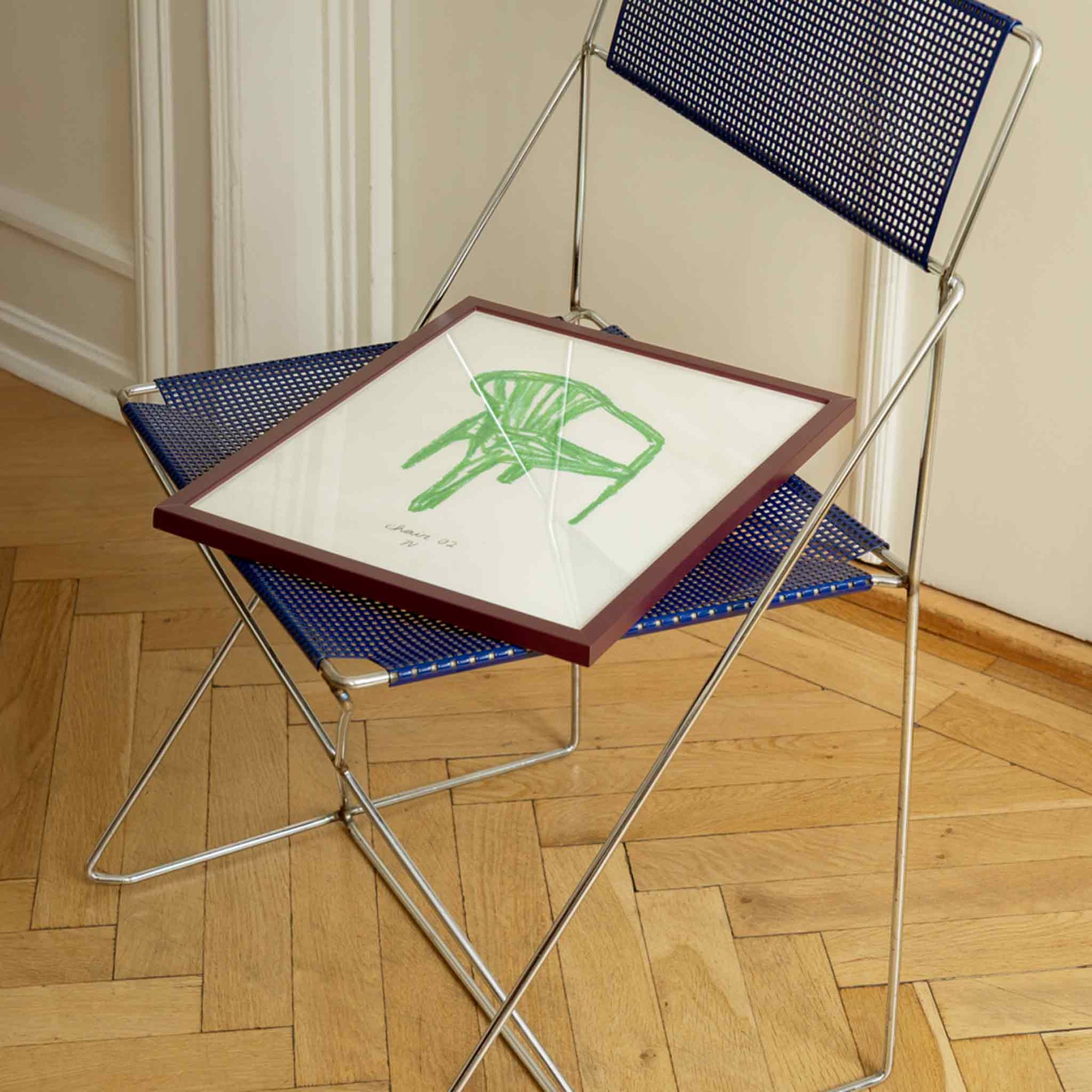 The Poster Club（ポスタークラブ）は、デンマーク・コペンハーゲンを拠点とするオンラインショップで、北欧デザインの高品質なポスターやアートプリントを専門に取り扱っています。新進気鋭の若手アーティストから世界的に活躍する作家まで、多彩なラインナップが魅力。北欧のライフスタイル、ファッション、インテリアデザインのトレンドを取り入れたミニマルで洗練された作品は、シンプルで上質な空間に自然と溶け込みます。ナチュラルインテリアや韓国風の部屋づくり、和モダンテイストにも調和し、アートを取り入れた暮らしを提案。世界中のインテリア雑誌やデザインメディアにも多数掲載されており、感度の高いユーザーからも厚い信頼を集めています。The Poster Clubは、アートプリントを通して日常に美とインスピレーションを届ける、北欧インテリア好きにおすすめのブランドです。