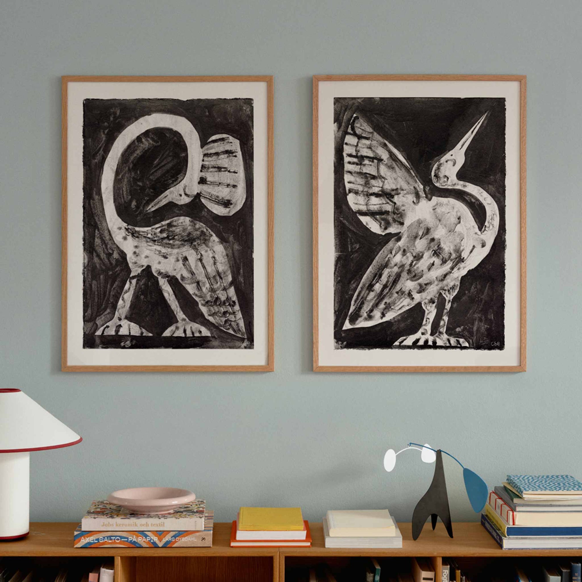 The Poster Club（ポスタークラブ）は、デンマーク・コペンハーゲンを拠点とするオンラインショップで、北欧デザインの高品質なポスターやアートプリントを専門に取り扱っています。新進気鋭の若手アーティストから世界的に活躍する作家まで、多彩なラインナップが魅力。北欧のライフスタイル、ファッション、インテリアデザインのトレンドを取り入れたミニマルで洗練された作品は、シンプルで上質な空間に自然と溶け込みます。ナチュラルインテリアや韓国風の部屋づくり、和モダンテイストにも調和し、アートを取り入れた暮らしを提案。世界中のインテリア雑誌やデザインメディアにも多数掲載されており、感度の高いユーザーからも厚い信頼を集めています。The Poster Clubは、アートプリントを通して日常に美とインスピレーションを届ける、北欧インテリア好きにおすすめのブランドです。