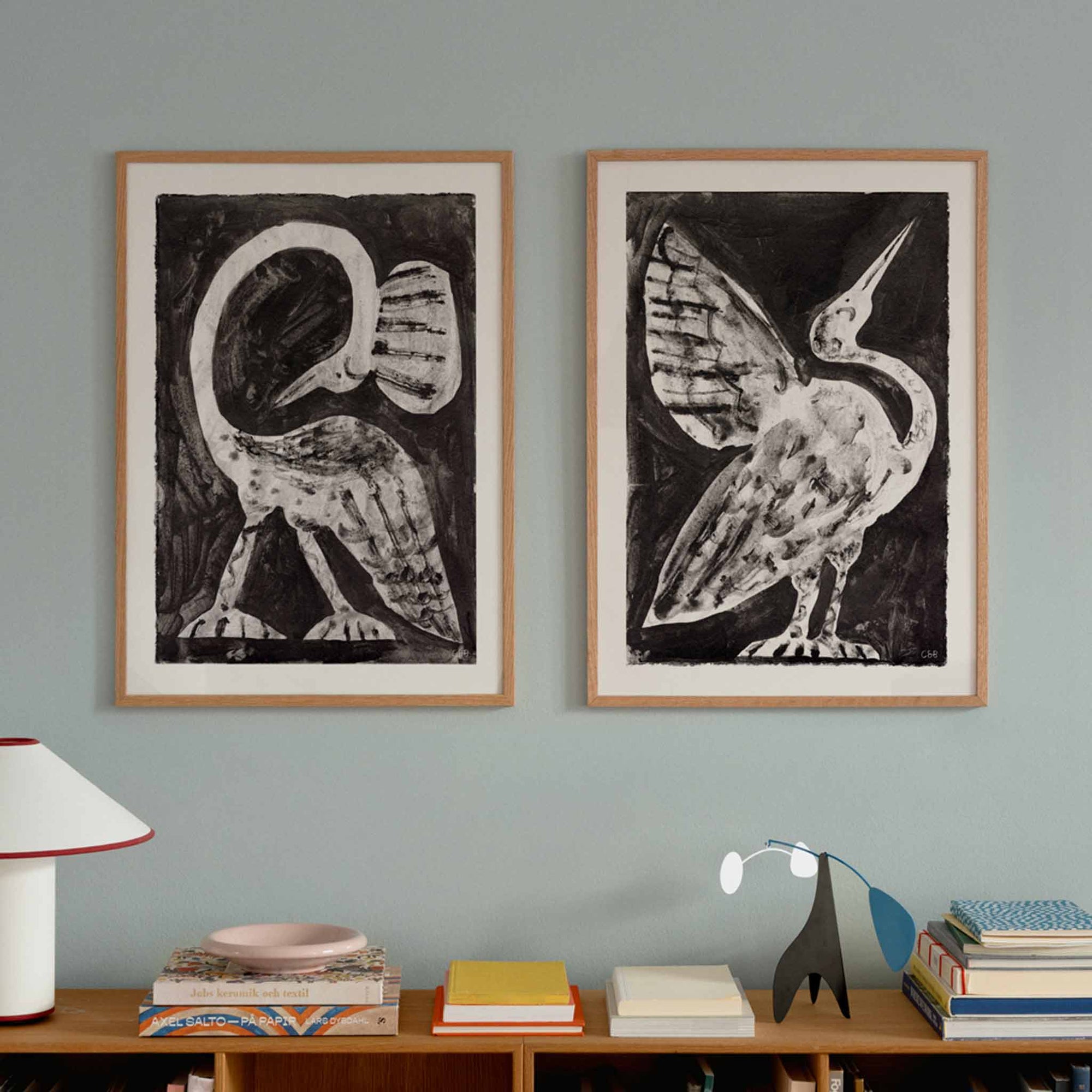 The Poster Club（ポスタークラブ）は、デンマーク・コペンハーゲンを拠点とするオンラインショップで、北欧デザインの高品質なポスターやアートプリントを専門に取り扱っています。新進気鋭の若手アーティストから世界的に活躍する作家まで、多彩なラインナップが魅力。北欧のライフスタイル、ファッション、インテリアデザインのトレンドを取り入れたミニマルで洗練された作品は、シンプルで上質な空間に自然と溶け込みます。ナチュラルインテリアや韓国風の部屋づくり、和モダンテイストにも調和し、アートを取り入れた暮らしを提案。世界中のインテリア雑誌やデザインメディアにも多数掲載されており、感度の高いユーザーからも厚い信頼を集めています。The Poster Clubは、アートプリントを通して日常に美とインスピレーションを届ける、北欧インテリア好きにおすすめのブランドです。