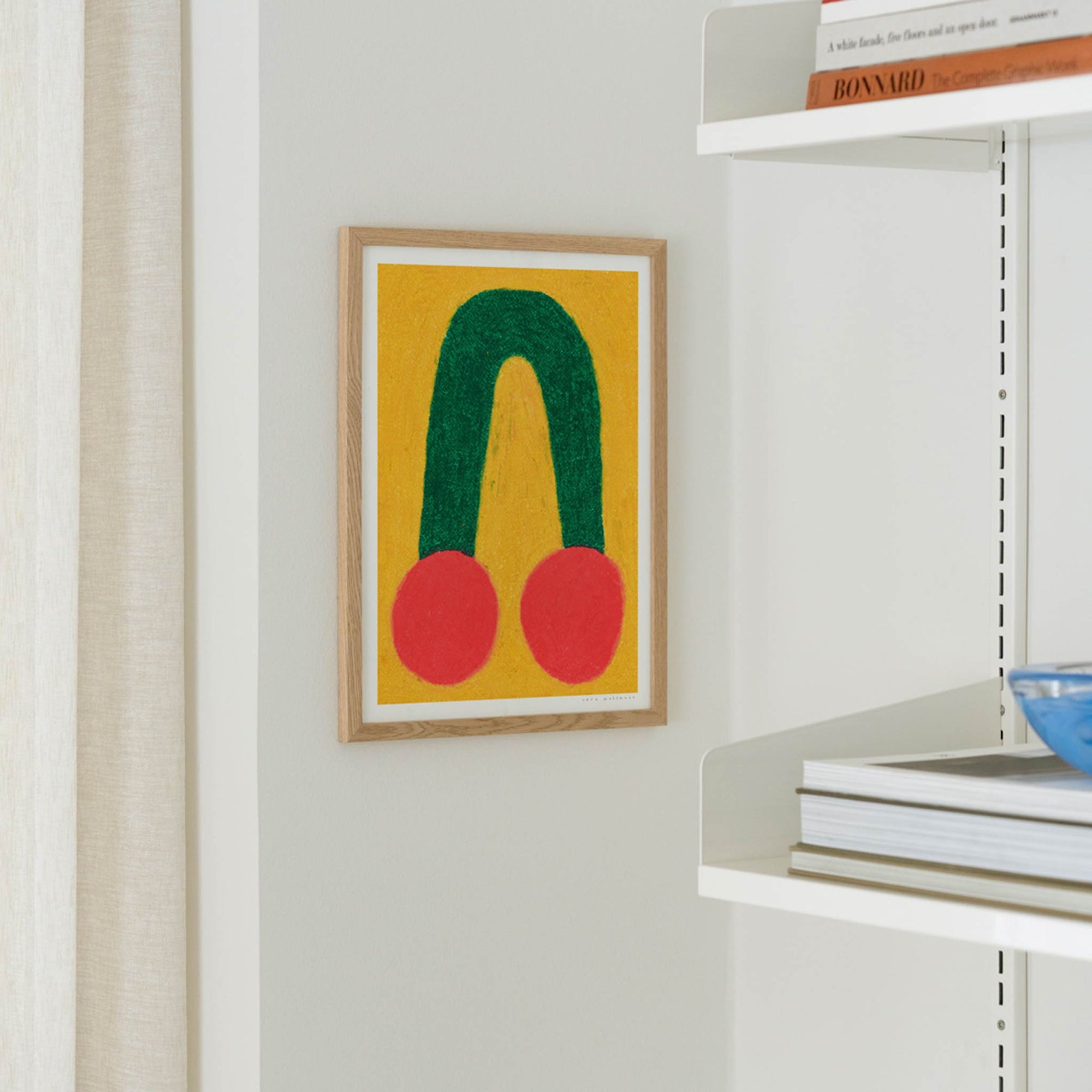 The Poster Club（ポスタークラブ）は、デンマーク・コペンハーゲンを拠点とするオンラインショップで、北欧デザインの高品質なポスターやアートプリントを専門に取り扱っています。新進気鋭の若手アーティストから世界的に活躍する作家まで、多彩なラインナップが魅力。北欧のライフスタイル、ファッション、インテリアデザインのトレンドを取り入れたミニマルで洗練された作品は、シンプルで上質な空間に自然と溶け込みます。ナチュラルインテリアや韓国風の部屋づくり、和モダンテイストにも調和し、アートを取り入れた暮らしを提案。世界中のインテリア雑誌やデザインメディアにも多数掲載されており、感度の高いユーザーからも厚い信頼を集めています。The Poster Clubは、アートプリントを通して日常に美とインスピレーションを届ける、北欧インテリア好きにおすすめのブランドです。