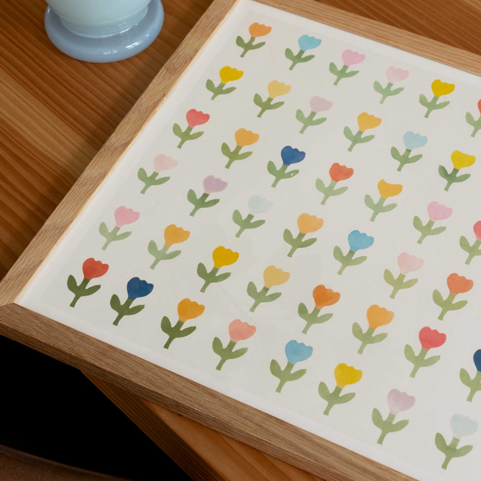 The Poster Club（ポスタークラブ）は、デンマーク・コペンハーゲンを拠点とするオンラインショップで、北欧デザインの高品質なポスターやアートプリントを専門に取り扱っています。新進気鋭の若手アーティストから世界的に活躍する作家まで、多彩なラインナップが魅力。北欧のライフスタイル、ファッション、インテリアデザインのトレンドを取り入れたミニマルで洗練された作品は、シンプルで上質な空間に自然と溶け込みます。ナチュラルインテリアや韓国風の部屋づくり、和モダンテイストにも調和し、アートを取り入れた暮らしを提案。世界中のインテリア雑誌やデザインメディアにも多数掲載されており、感度の高いユーザーからも厚い信頼を集めています。The Poster Clubは、アートプリントを通して日常に美とインスピレーションを届ける、北欧インテリア好きにおすすめのブランドです。