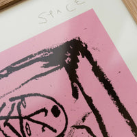 The Poster Club（ポスタークラブ）は、デンマーク・コペンハーゲンを拠点とするオンラインショップで、北欧デザインの高品質なポスターやアートプリントを専門に取り扱っています。新進気鋭の若手アーティストから世界的に活躍する作家まで、多彩なラインナップが魅力。北欧のライフスタイル、ファッション、インテリアデザインのトレンドを取り入れたミニマルで洗練された作品は、シンプルで上質な空間に自然と溶け込みます。ナチュラルインテリアや韓国風の部屋づくり、和モダンテイストにも調和し、アートを取り入れた暮らしを提案。世界中のインテリア雑誌やデザインメディアにも多数掲載されており、感度の高いユーザーからも厚い信頼を集めています。The Poster Clubは、アートプリントを通して日常に美とインスピレーションを届ける、北欧インテリア好きにおすすめのブランドです。