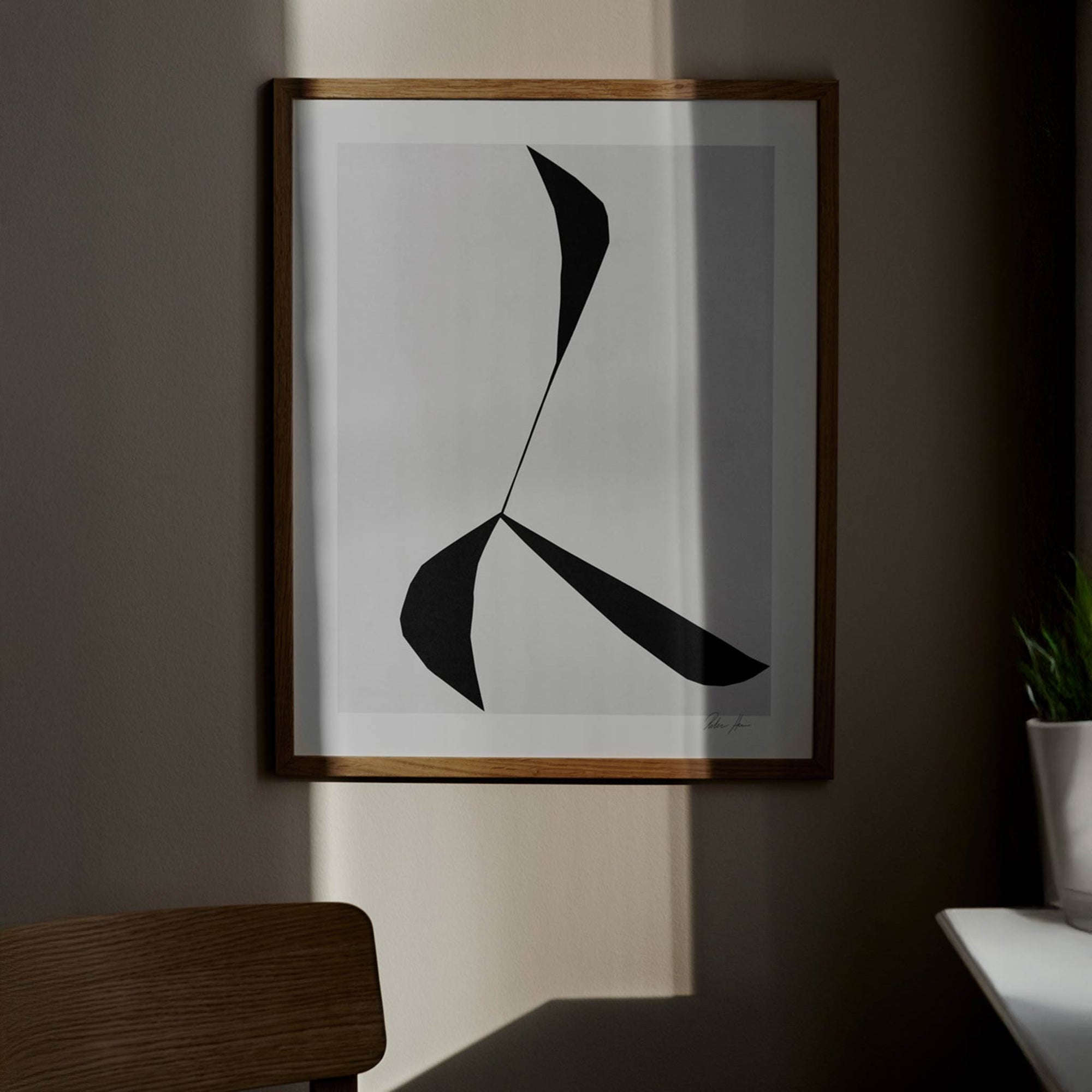 The Poster Club（ポスタークラブ）は、デンマーク・コペンハーゲンを拠点とするオンラインショップで、北欧デザインの高品質なポスターやアートプリントを専門に取り扱っています。新進気鋭の若手アーティストから世界的に活躍する作家まで、多彩なラインナップが魅力。北欧のライフスタイル、ファッション、インテリアデザインのトレンドを取り入れたミニマルで洗練された作品は、シンプルで上質な空間に自然と溶け込みます。ナチュラルインテリアや韓国風の部屋づくり、和モダンテイストにも調和し、アートを取り入れた暮らしを提案。世界中のインテリア雑誌やデザインメディアにも多数掲載されており、感度の高いユーザーからも厚い信頼を集めています。The Poster Clubは、アートプリントを通して日常に美とインスピレーションを届ける、北欧インテリア好きにおすすめのブランドです。