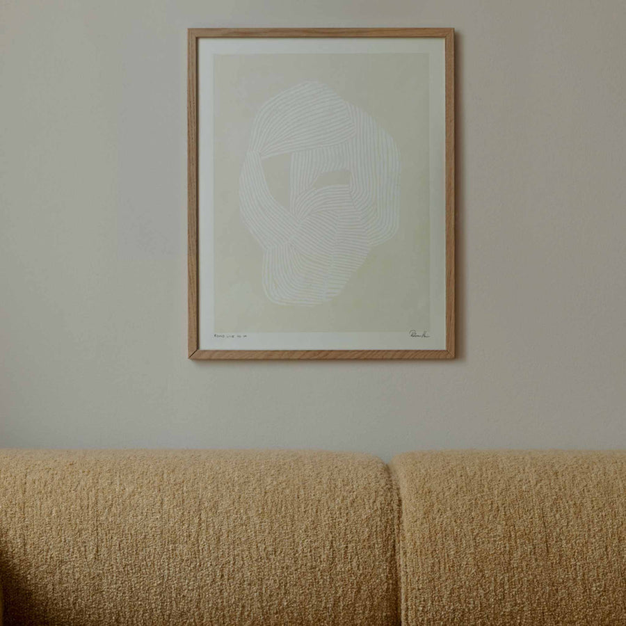 The Poster Club（ポスタークラブ）は、デンマーク・コペンハーゲンを拠点とするオンラインショップで、北欧デザインの高品質なポスターやアートプリントを専門に取り扱っています。新進気鋭の若手アーティストから世界的に活躍する作家まで、多彩なラインナップが魅力。北欧のライフスタイル、ファッション、インテリアデザインのトレンドを取り入れたミニマルで洗練された作品は、シンプルで上質な空間に自然と溶け込みます。ナチュラルインテリアや韓国風の部屋づくり、和モダンテイストにも調和し、アートを取り入れた暮らしを提案。世界中のインテリア雑誌やデザインメディアにも多数掲載されており、感度の高いユーザーからも厚い信頼を集めています。The Poster Clubは、アートプリントを通して日常に美とインスピレーションを届ける、北欧インテリア好きにおすすめのブランドです。