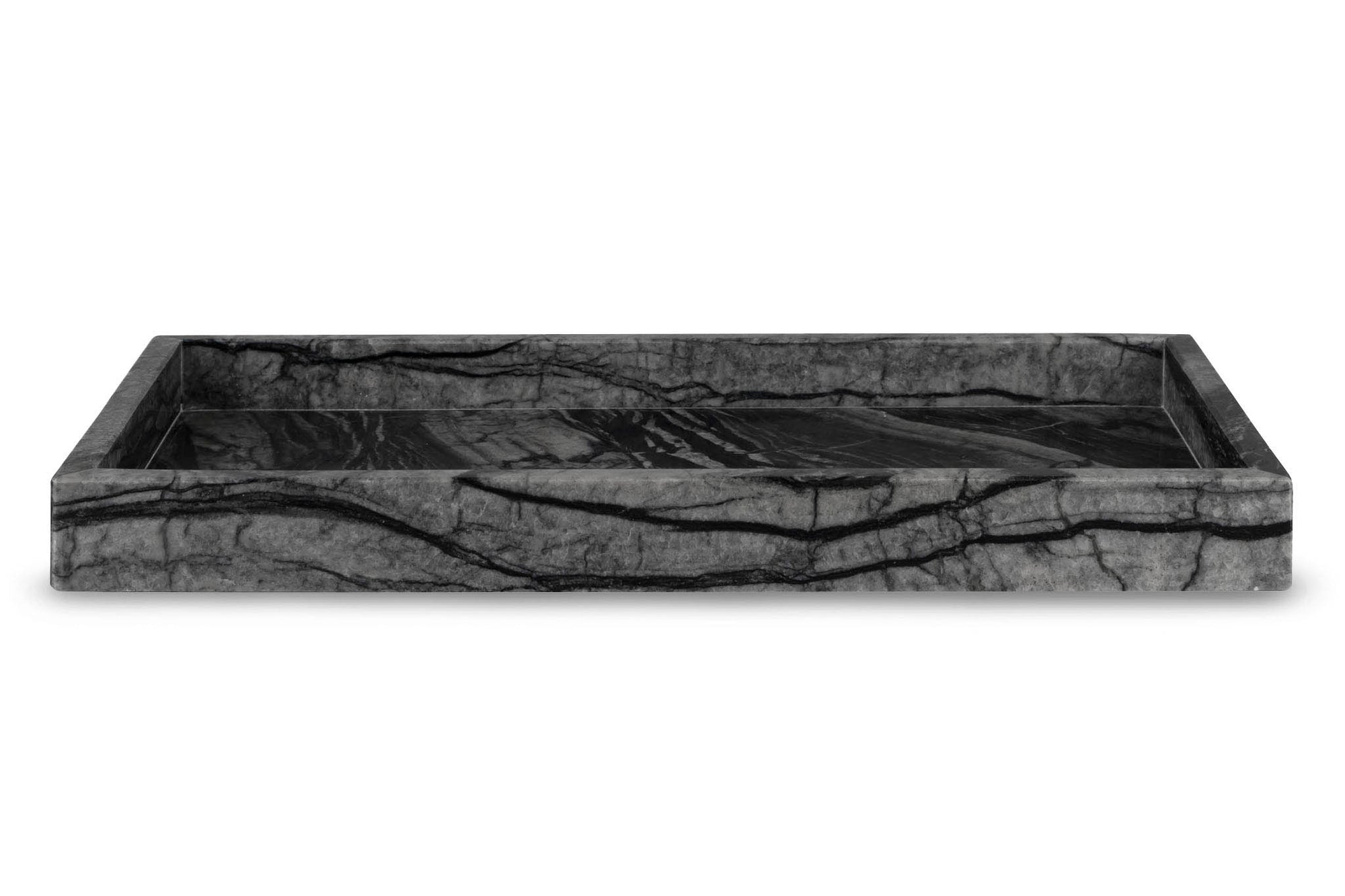 Mette Ditmer（メッテ・ディットマー）は、1995年にデンマークで設立されたインテリアブランドで、北欧ミニマリズムと洗練されたグラフィックデザインを融合させたスタイルで知られています。創設者メッテ・ディットマーのデザイン哲学は「ディテールにこそ真の個性が宿る」というもので、シンプルでありながら印象的な色使いや質感へのこだわりが、日常に上質な美しさをもたらします。バスルームアクセサリーやテキスタイル、ホームデコレーションなど幅広いラインナップを展開し、機能性と美しさを両立した製品は、ヨーロッパを中心に世界中で支持されています。サステナビリティにも配慮し、長く使える耐久性のある素材や時代に左右されないデザインを採用。Mette Ditmerは、日常空間を心地よく整えるための美意識とクラフトマンシップが詰まった北欧ブランドです。