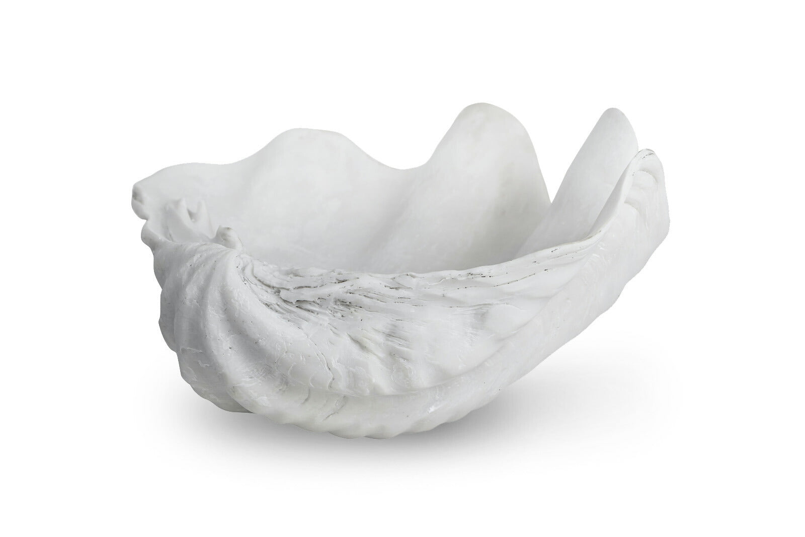 Mette Ditmer（メッテ・ディットマー）は、1995年にデンマークで設立されたインテリアブランドで、北欧ミニマリズムと洗練されたグラフィックデザインを融合させたスタイルで知られています。創設者メッテ・ディットマーのデザイン哲学は「ディテールにこそ真の個性が宿る」というもので、シンプルでありながら印象的な色使いや質感へのこだわりが、日常に上質な美しさをもたらします。バスルームアクセサリーやテキスタイル、ホームデコレーションなど幅広いラインナップを展開し、機能性と美しさを両立した製品は、ヨーロッパを中心に世界中で支持されています。サステナビリティにも配慮し、長く使える耐久性のある素材や時代に左右されないデザインを採用。Mette Ditmerは、日常空間を心地よく整えるための美意識とクラフトマンシップが詰まった北欧ブランドです。