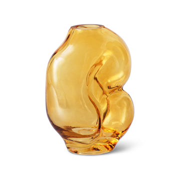 HKliving（エイチケイリビング）は、オランダで設立されたデザインスタジオ発のインテリアブランドで、ヨーロピアンヴィンテージと現代的ミニマリズムを融合させた独自のスタイルで世界中のファンを魅了しています。大胆なカラーパレットや有機的なフォルム、異素材の組み合わせにより、どのアイテムにもアートのような存在感があります。HKlivingの製品はすべて、空間にアクセントと個性を加えるためにデザインされています。とくに人気の高い「70’s セラミックシリーズ」は、温かみのある釉薬とレトロモダンなデザインが特徴で、世界中のインテリア愛好家やデザイナーから高い評価を受けています。また、サステナブルな素材選定と品質管理にも力を入れており、長く愛用できるアイテムとしても支持されています。モダンヴィンテージやボヘミアンスタイルなど、幅広いテイストに調和しやすいプロダクトは、洗練されたライフスタイルを求める方に最適です。