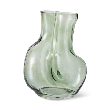 HKliving（エイチケイリビング）は、オランダで設立されたデザインスタジオ発のインテリアブランドで、ヨーロピアンヴィンテージと現代的ミニマリズムを融合させた独自のスタイルで世界中のファンを魅了しています。大胆なカラーパレットや有機的なフォルム、異素材の組み合わせにより、どのアイテムにもアートのような存在感があります。HKlivingの製品はすべて、空間にアクセントと個性を加えるためにデザインされています。とくに人気の高い「70’s セラミックシリーズ」は、温かみのある釉薬とレトロモダンなデザインが特徴で、世界中のインテリア愛好家やデザイナーから高い評価を受けています。また、サステナブルな素材選定と品質管理にも力を入れており、長く愛用できるアイテムとしても支持されています。モダンヴィンテージやボヘミアンスタイルなど、幅広いテイストに調和しやすいプロダクトは、洗練されたライフスタイルを求める方に最適です。