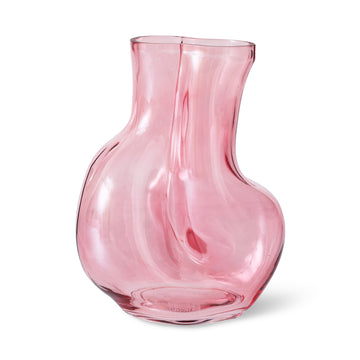 HKliving（エイチケイリビング）は、オランダで設立されたデザインスタジオ発のインテリアブランドで、ヨーロピアンヴィンテージと現代的ミニマリズムを融合させた独自のスタイルで世界中のファンを魅了しています。大胆なカラーパレットや有機的なフォルム、異素材の組み合わせにより、どのアイテムにもアートのような存在感があります。HKlivingの製品はすべて、空間にアクセントと個性を加えるためにデザインされています。とくに人気の高い「70’s セラミックシリーズ」は、温かみのある釉薬とレトロモダンなデザインが特徴で、世界中のインテリア愛好家やデザイナーから高い評価を受けています。また、サステナブルな素材選定と品質管理にも力を入れており、長く愛用できるアイテムとしても支持されています。モダンヴィンテージやボヘミアンスタイルなど、幅広いテイストに調和しやすいプロダクトは、洗練されたライフスタイルを求める方に最適です。