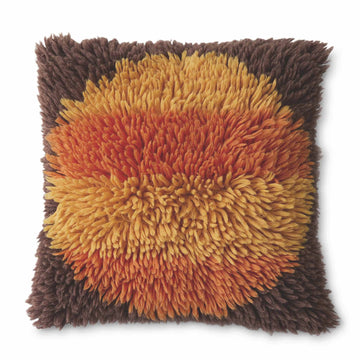 HKliving（エイチケイリビング）は、オランダで設立されたデザインスタジオ発のインテリアブランドで、ヨーロピアンヴィンテージと現代的ミニマリズムを融合させた独自のスタイルで世界中のファンを魅了しています。大胆なカラーパレットや有機的なフォルム、異素材の組み合わせにより、どのアイテムにもアートのような存在感があります。HKlivingの製品はすべて、空間にアクセントと個性を加えるためにデザインされています。とくに人気の高い「70’s セラミックシリーズ」は、温かみのある釉薬とレトロモダンなデザインが特徴で、世界中のインテリア愛好家やデザイナーから高い評価を受けています。また、サステナブルな素材選定と品質管理にも力を入れており、長く愛用できるアイテムとしても支持されています。モダンヴィンテージやボヘミアンスタイルなど、幅広いテイストに調和しやすいプロダクトは、洗練されたライフスタイルを求める方に最適です。