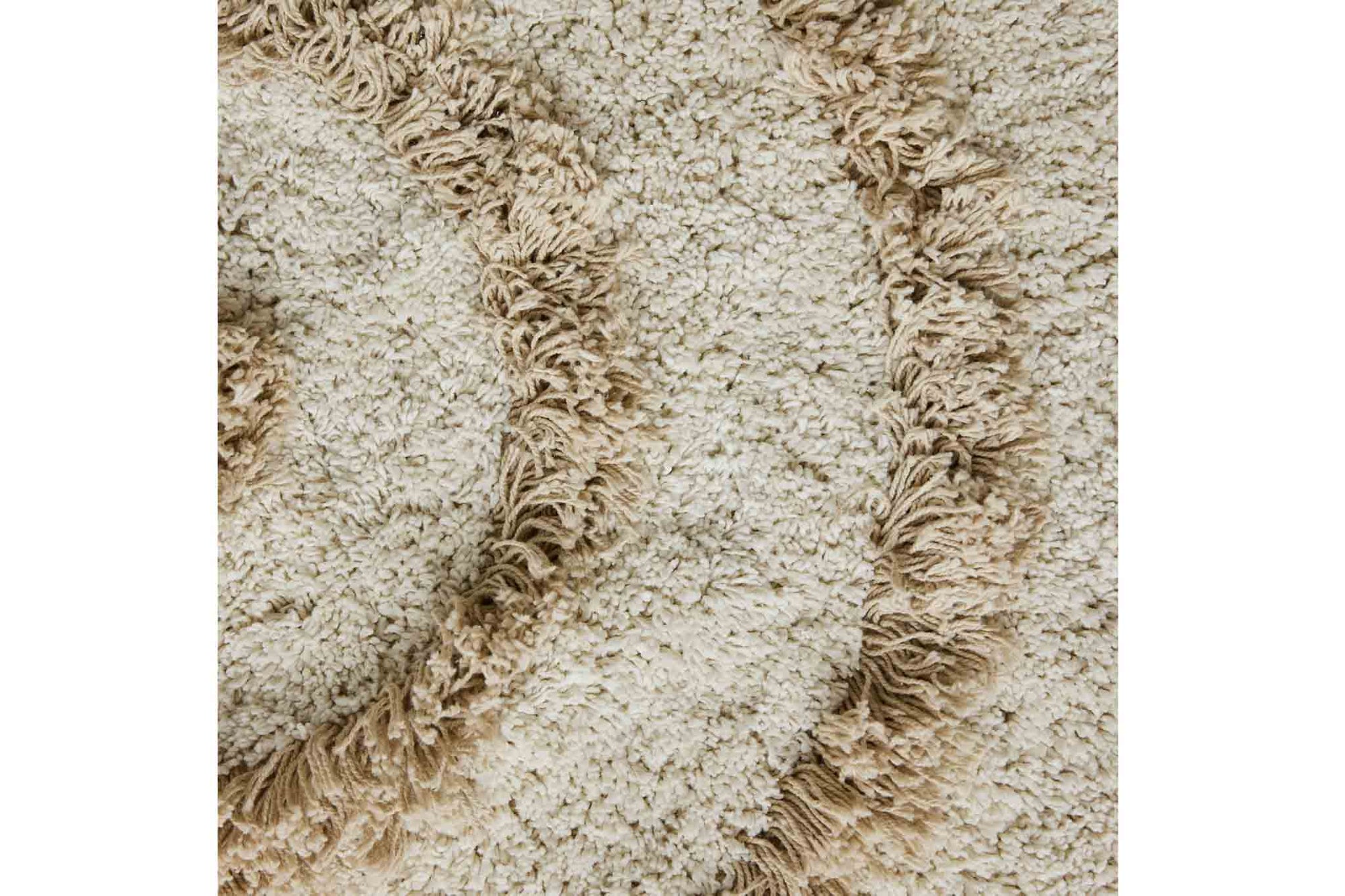 HKliving（エイチケイリビング）は、オランダで設立されたデザインスタジオ発のインテリアブランドで、ヨーロピアンヴィンテージと現代的ミニマリズムを融合させた独自のスタイルで世界中のファンを魅了しています。大胆なカラーパレットや有機的なフォルム、異素材の組み合わせにより、どのアイテムにもアートのような存在感があります。HKlivingの製品はすべて、空間にアクセントと個性を加えるためにデザインされています。とくに人気の高い「70’s セラミックシリーズ」は、温かみのある釉薬とレトロモダンなデザインが特徴で、世界中のインテリア愛好家やデザイナーから高い評価を受けています。また、サステナブルな素材選定と品質管理にも力を入れており、長く愛用できるアイテムとしても支持されています。モダンヴィンテージやボヘミアンスタイルなど、幅広いテイストに調和しやすいプロダクトは、洗練されたライフスタイルを求める方に最適です。