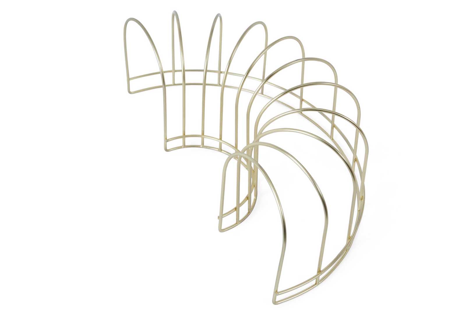 OYOYLivingDesignは、デンマークのデザイナーLotteFynboeによって2012年に設立されました。子供、大人、そして彼らが住む家のためのホームアクセサリーを提供するデンマークで最も優れたブランドになることをポリシーとしています。伝統的なスカンジナビアのデザインに影響を受けた製品は、クラシックで機能的、ユニークなディテールと魅力的なカラーが特徴的です。