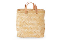 OYOYLivingDesignは、デンマークのデザイナーLotteFynboeによって2012年に設立されました。子供、大人、そして彼らが住む家のためのホームアクセサリーを提供するデンマークで最も優れたブランドになることをポリシーとしています。伝統的なスカンジナビアのデザインに影響を受けた製品は、クラシックで機能的、ユニークなディテールと魅力的なカラーが特徴的です。