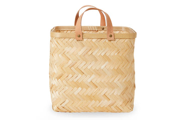 OYOYLivingDesignは、デンマークのデザイナーLotteFynboeによって2012年に設立されました。子供、大人、そして彼らが住む家のためのホームアクセサリーを提供するデンマークで最も優れたブランドになることをポリシーとしています。伝統的なスカンジナビアのデザインに影響を受けた製品は、クラシックで機能的、ユニークなディテールと魅力的なカラーが特徴的です。