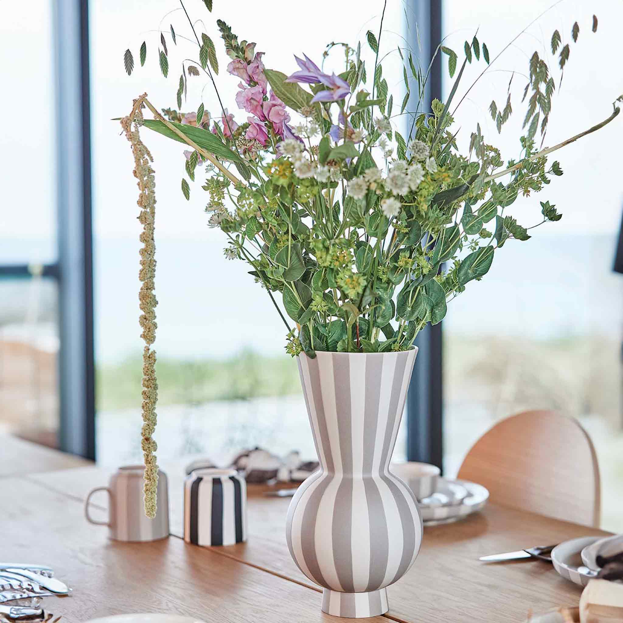 OYOY Living Design ストライプフラワーベース ストライプデザインのフラワーベース Toppu Vase Round クレイ – CHLOROS