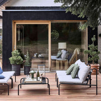OYOY Living Design（オイオイ リビング デザイン）は、デンマークのデザイナー Lotte Fynboe によって2012年に設立された、北欧らしさに満ちたライフスタイルブランドです。ブランド名の“OYOY”はデンマーク航空機の「OY」コードに由来し、シンプルで機能的、そして温かみのある“デンマークデザイン”の精神を象徴しています。柔らかな色合い、ミニマルで親しみやすいフォルム、そして自然素材へのこだわりがOYOYの大きな魅力。オーガニックコットンのテキスタイルや、ナチュラルな質感を楽しめるホームアクセサリーなど、家全体を心地よく整えるアイテムも豊富です。日々の暮らしに自然と溶け込み、家族と過ごす時間をより豊かにしてくれるOYOYのプロダクト。タイムレスな北欧デザインを求める方に、ぜひ手に取っていただきたいブランドです。