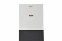Bang&amp;Olufsenのデザインを手掛けたことでも有名なデンマークを代表するデザイナー、ヤコブ・イェンセンの電話機はシンプルかつ洗練されたデザインで世界各国のデザインアワードを受賞しています。こちらはT-1電話機の後継機タイプとなります。ミニマムデザインを徹底しており、壁掛け・卓上のどちらにも対応していますので、さまざまな用途や場所でお使いいただけます。電源供給は電話回線から行う事が可能です。
