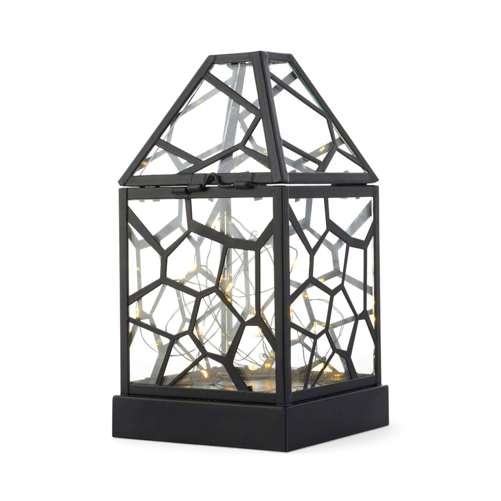 Sirius（シリウス）は、1971年にデンマークで創業した照明とLedキャンドルのブランドです。北欧らしいミニマルで洗練されたデザインに、心地よさと温もりを感じさせる光を組み合わせた製品で、ヨーロッパを中心に多くの家庭やホテルで愛用されています。SiriusのLedキャンドルは、本物の炎のように揺らめくリアルな灯りと、安全性・長寿命を両立。火を使わないため小さなお子様やペットのいる空間でも安心して使用でき、電池式や充電式、リモコン操作可能なタイプまで幅広く揃っています。ガラスや金属、陶器など多様な素材とカラー展開で、リビング、ベッドルーム、アウトドアなど様々な空間に馴染みます。シーズンごとのデコレーションや日常のインテリアアクセントとしても活躍し、暮らしにやさしく上質な光を添えるSiriusは、北欧の豊かな灯り文化を現代に受け継ぐブランドです。