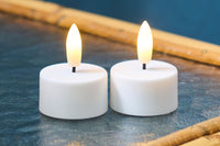 Sirius（シリウス）は、1971年にデンマークで創業した照明とLedキャンドルのブランドです。北欧らしいミニマルで洗練されたデザインに、心地よさと温もりを感じさせる光を組み合わせた製品で、ヨーロッパを中心に多くの家庭やホテルで愛用されています。SiriusのLedキャンドルは、本物の炎のように揺らめくリアルな灯りと、安全性・長寿命を両立。火を使わないため小さなお子様やペットのいる空間でも安心して使用でき、電池式や充電式、リモコン操作可能なタイプまで幅広く揃っています。ガラスや金属、陶器など多様な素材とカラー展開で、リビング、ベッドルーム、アウトドアなど様々な空間に馴染みます。シーズンごとのデコレーションや日常のインテリアアクセントとしても活躍し、暮らしにやさしく上質な光を添えるSiriusは、北欧の豊かな灯り文化を現代に受け継ぐブランドです。