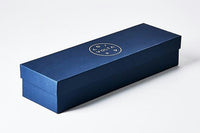 Volta Mobiles（ヴォルタ・モビール）は、2015年にフランス・パリで誕生したアートモビール専門ブランドです。ミッドセンチュリーの芸術や建築からインスピレーションを受けたデザインは、シンプルでありながら空間に躍動感と詩的な美しさをもたらします。ブランド創設後、アトリエはスペイン・バルセロナへと移り、すべての製品が職人の手作業で製造されています。熟練した職人の手によりひとつひとつ丁寧に組み立てられ、軽量なアルミニウムやスチールなどの高品質素材を使用。カラーリングも美しく、リビングや寝室、子供部屋、オフィスなど、幅広いインテリアに調和します。アートとしての価値と機能美を兼ね備えたVoltaのモビールは、北欧インテリアやナチュラルモダンを好む方におすすめのデザイン雑貨です。おしゃれな空間演出やギフトにも最適な逸品で、おしゃれなインテリア雑貨として、また贈り物や新築祝いにも人気の高いプロダクトです。