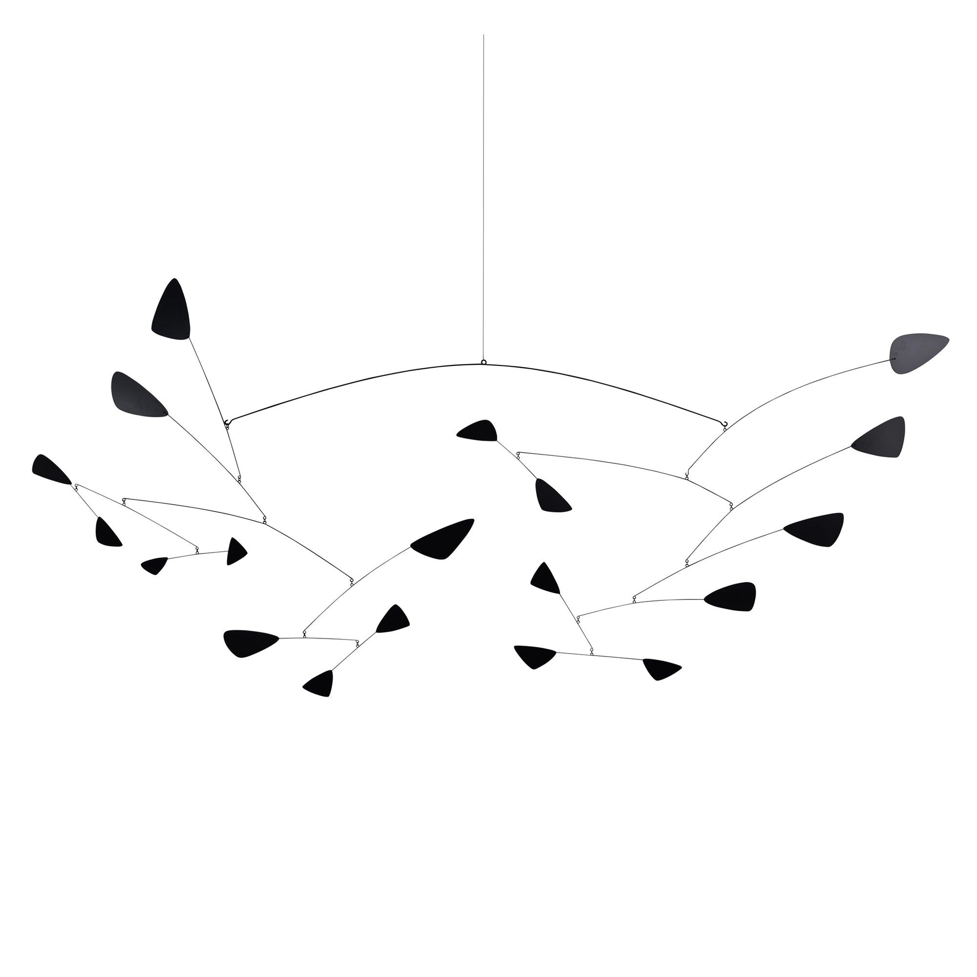 Volta Mobiles（ヴォルタ・モビール）は、2015年にフランス・パリで誕生したアートモビール専門ブランドです。ミッドセンチュリーの芸術や建築からインスピレーションを受けたデザインは、シンプルでありながら空間に躍動感と詩的な美しさをもたらします。ブランド創設後、アトリエはスペイン・バルセロナへと移り、すべての製品が職人の手作業で製造されています。熟練した職人の手によりひとつひとつ丁寧に組み立てられ、軽量なアルミニウムやスチールなどの高品質素材を使用。カラーリングも美しく、リビングや寝室、子供部屋、オフィスなど、幅広いインテリアに調和します。アートとしての価値と機能美を兼ね備えたVoltaのモビールは、北欧インテリアやナチュラルモダンを好む方におすすめのデザイン雑貨です。おしゃれな空間演出やギフトにも最適な逸品で、おしゃれなインテリア雑貨として、また贈り物や新築祝いにも人気の高いプロダクトです。